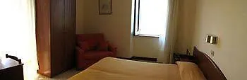 Laura Hotel