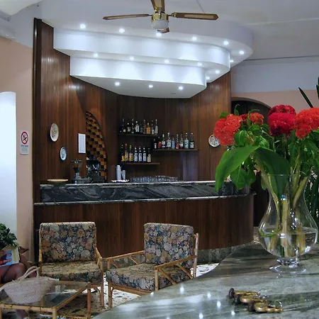 Laura Hotel 3*