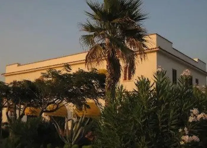 Laura Hotel