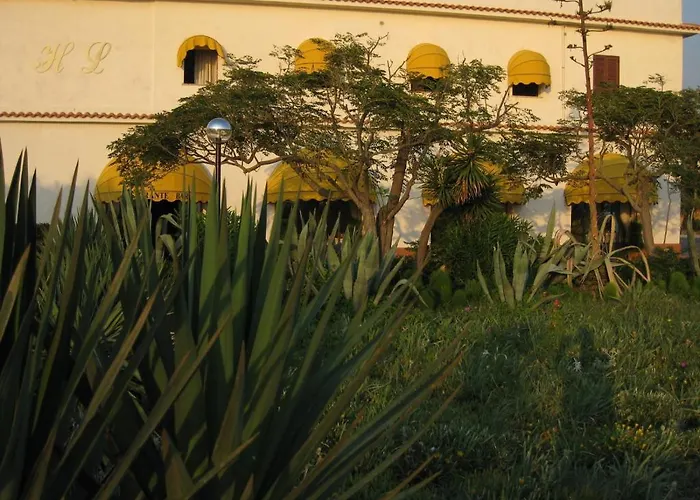 Laura Hotel 3*